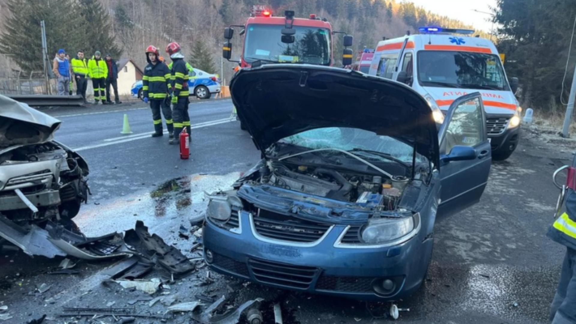 Un mort și doi răniți într-un accident petrecut la ieşirea din Predeal spre Azuga. Traficul pe DN1 este BLOCAT