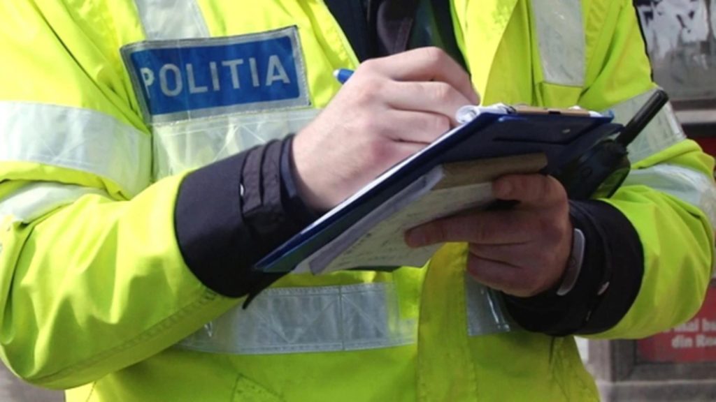 Un șef din Poliția Mehedinți a sunat la 112 după ce a fost amendat de un coleg și l-a reclamat că ar fi drogat
