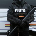 Scandal în trafic! Un șofer acuză un polițist de agresiune fizică și verbală: „M-a pus cu faţa pe capotă de față cu copilul!”