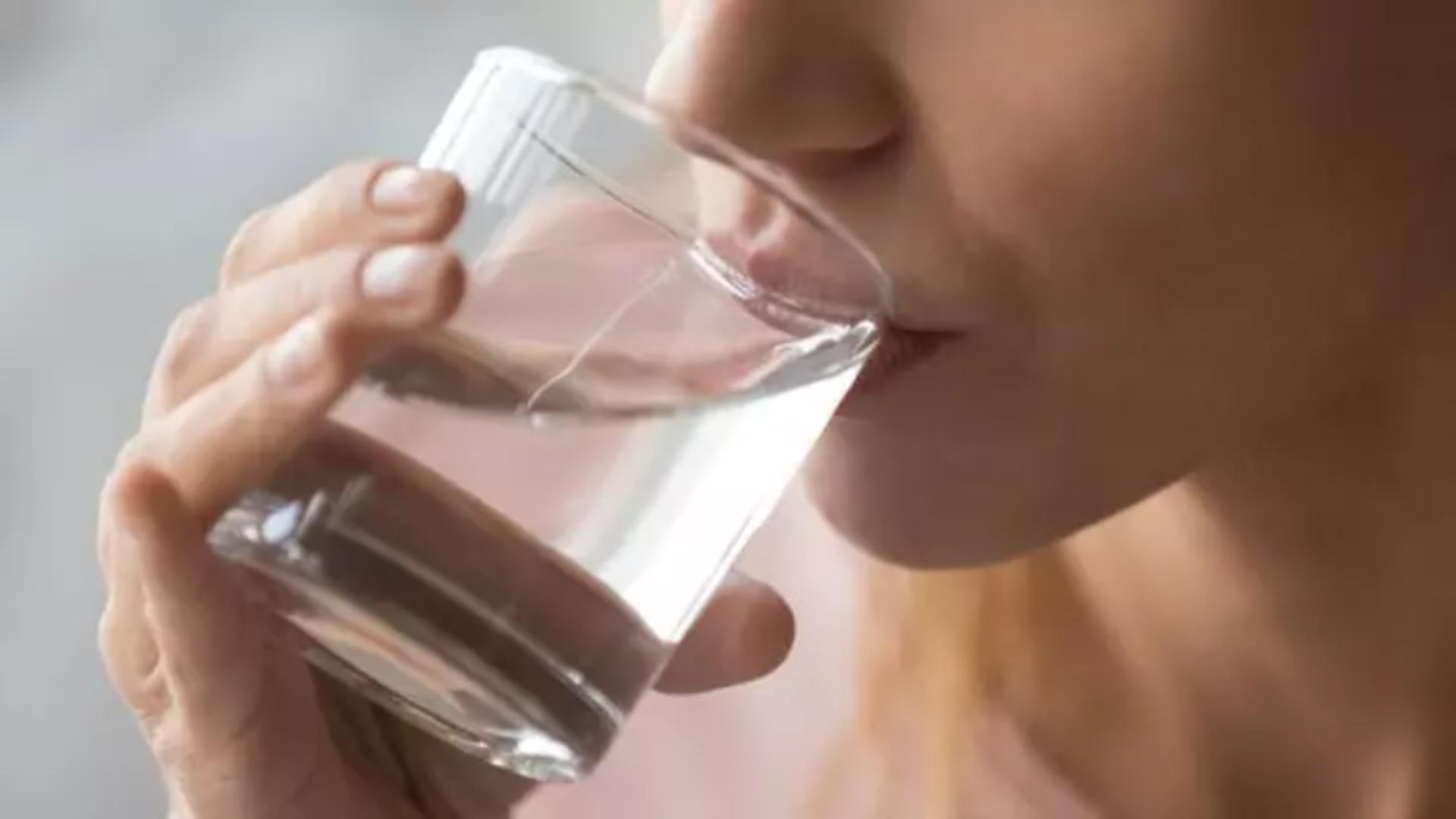 Băutura bogată în colagen care întinerește pielea și fortifică oasele în doar o lună. Conține un ingredient cheie, pe care îl găsești la 2 lei în magazine