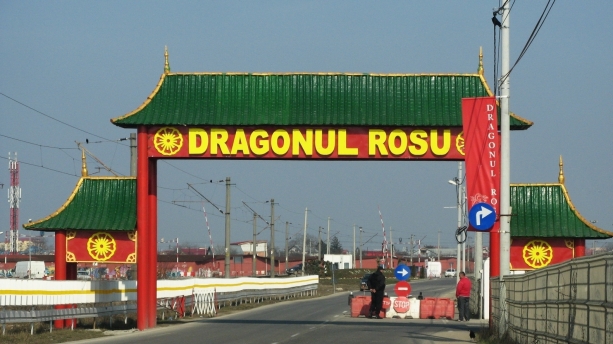 A plouat cu amenzi după controalele ANPC în Dragonul Roșu. 5.814 jucării și 48,5 kg de produse alimentare au fost retrase de la comercializare