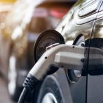 Coșmarul electric, aproape de sfârșit. Comisia Europeană anunţă relaxarea regulilor privind emisiile de noxe din industria auto