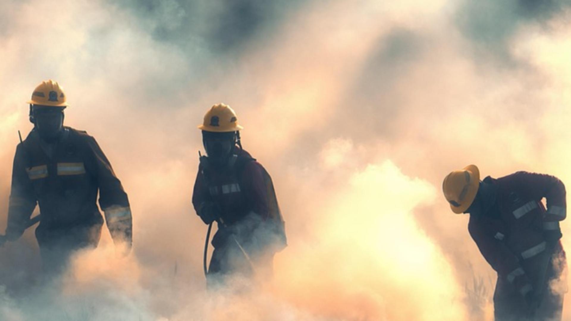 Incendiu masiv într-un apartament din Sibiu: pompierii intervin de urgență