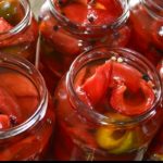 Secretul gogoșarilor în oțet. Ingredientele speciale pe care trebuie să le folosim pentru a rămâne gustoși și crocanți multă vreme