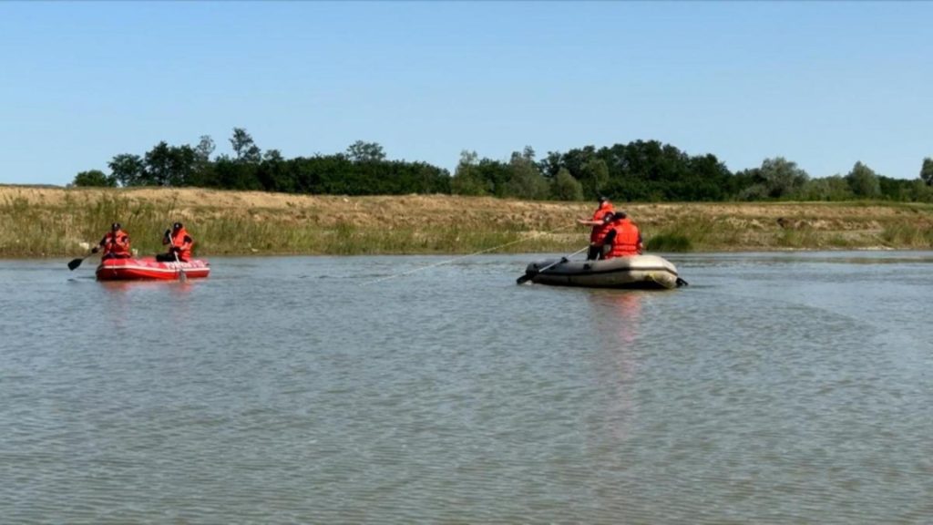 Incident dramatic în Iași: un copil de 13 ani a sărit în râul Bahlui pentru a scăpa de o haită de câini