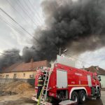 Incendiu violent la un depozit din Sibiu. Autoritățile au emis mesaj RO-Alert