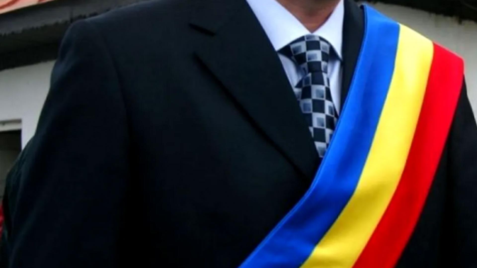 Primarul din Orșova, conflict de interese după ce s-a premiat singur