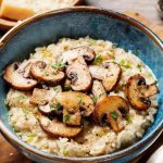 Orez cu legume și ciuperci de post. Rețeta simplă și delicioasă cu care gospodinele din Moldova fac furori