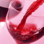 Bărbat de 29 de ani arestat preventiv după ce şi-a omorât tatăl. Scandalul a pornit de la un pahar de vin