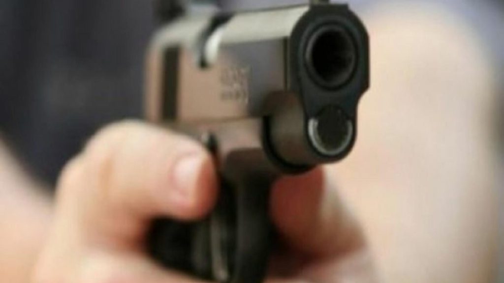 Bărbat, reţinut după ce a ameninţat cu un pistol un client dintr-un restaurat din Capitală! În trecut, bărbatul ar fi lucrat ca agent de securitate