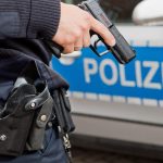 Caz halucinant de sclavie în Germania. Muncitorii români, sechestraţi în camere cu mucegai, puşi să muncească 13 ore pe zi, fără plată şi hrană adecvată – principalul suspect un român