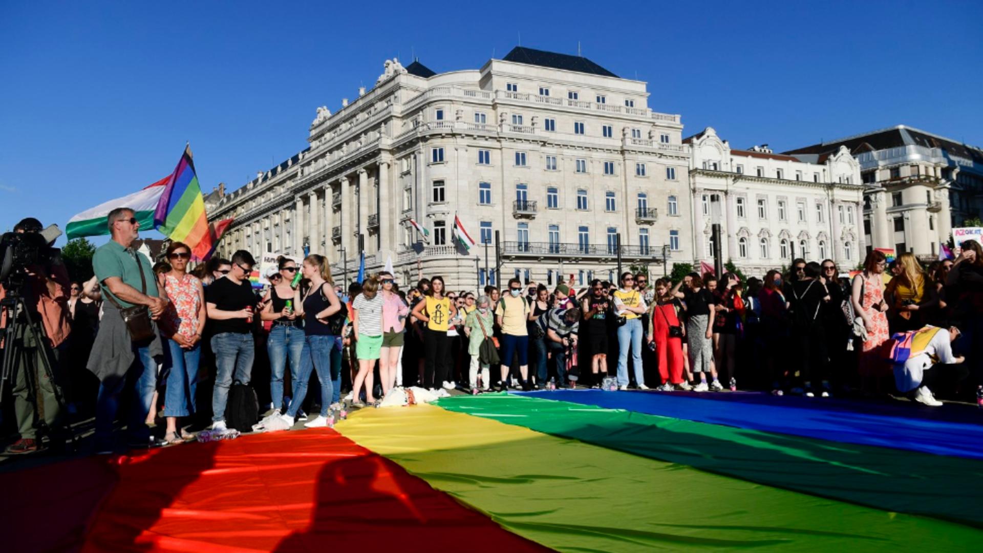 Viktor Orban vrea să interzică marșurile LGBTQ prin Constituție și să expulzeze persoane suspecte că ar contesta suveranitatea