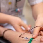 Un spital din România este bun de plată în urma unor acuzații de MALPRAXIS. Familia unei fetițe cere 300.000 după ce aceasta a rămas cu sechele în urma unei perfuzii puse greșit