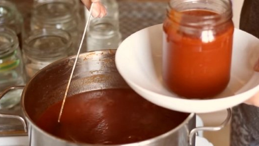 Ketchup de casă. O rețetă simplă, sănătoasă și delicioasă. Prepararea durează 20 de minute