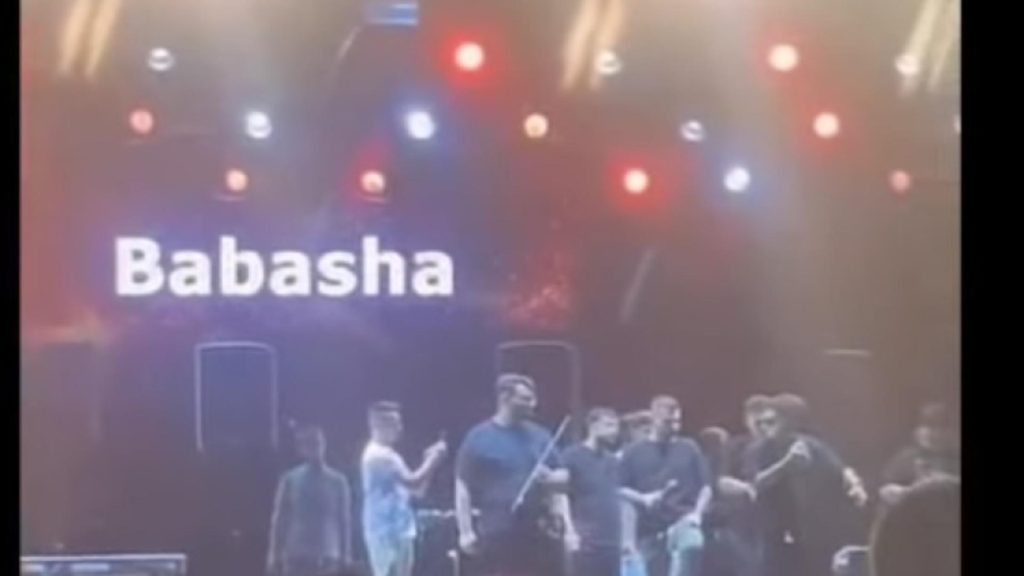 Individul care a bătut doi poliţişti locali la un concert al lui Babasha, condamnat cu executare – VIDEO