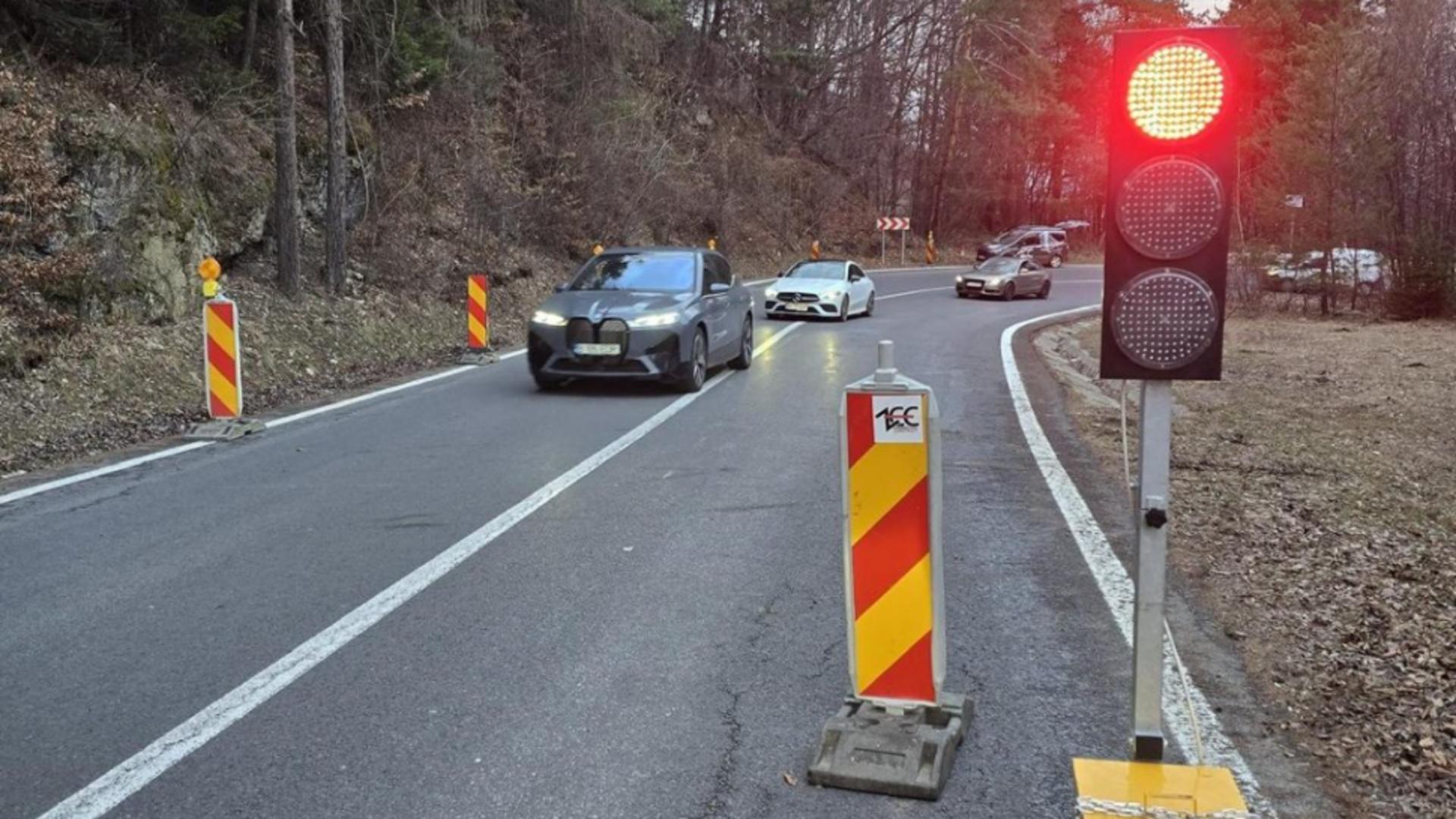 Restricții spre Poiana Brașov. Se circulă pe o singură bandă, după ce o porțiune dintr-un zid de sprijin s-a surpat