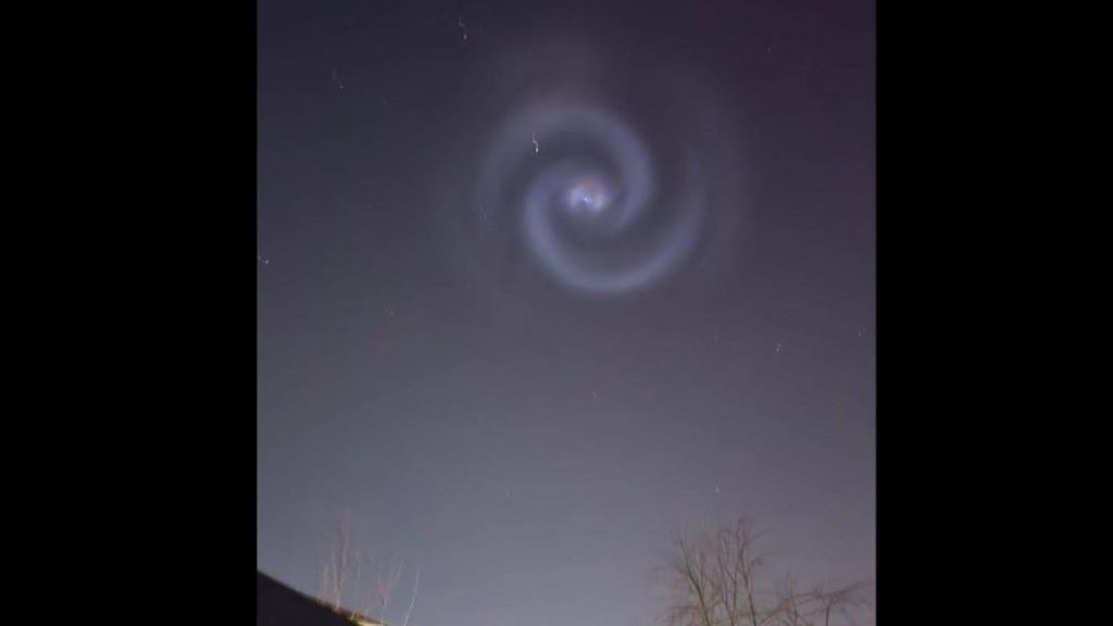 Spirale ciudate pe cerul nopții, vizibile și din România. Ce spun experții | FOTO