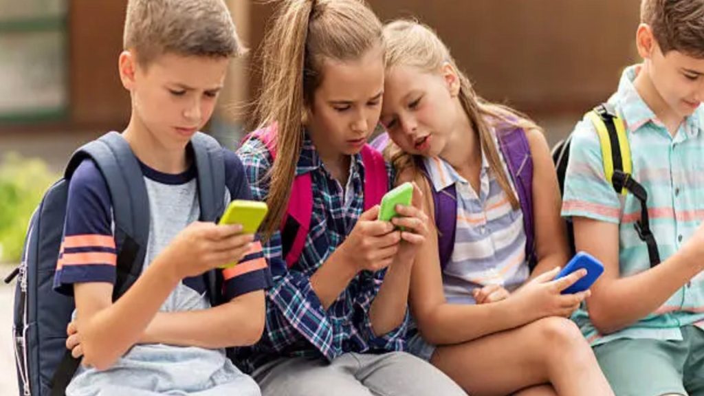 Românii, campioni la pierdut timpul pe internet! Ce îi atrage cel mai mult pe tineri