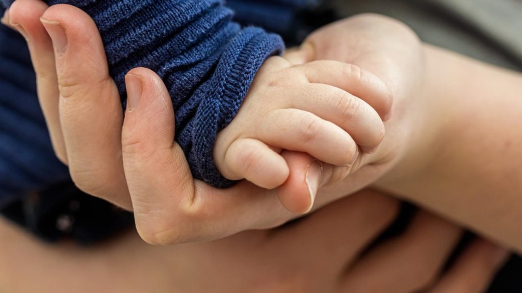 Pedeapsa pe care o femeie din Arad a primit-o după moartea fetiței sale de doi ani. Copila a avut parte de un sfârșit halucinant