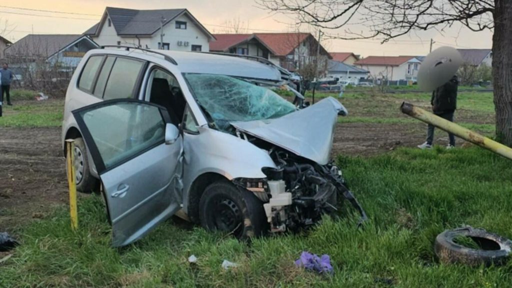 Tragedie pe un drum din județul Constanța: o femeie și un bărbat și-au pierdut viața după ce s-au lovit frontal cu mașinile