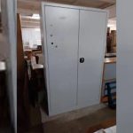 Șocant! Copii închiși în dulap de un tânăr de 18 ani