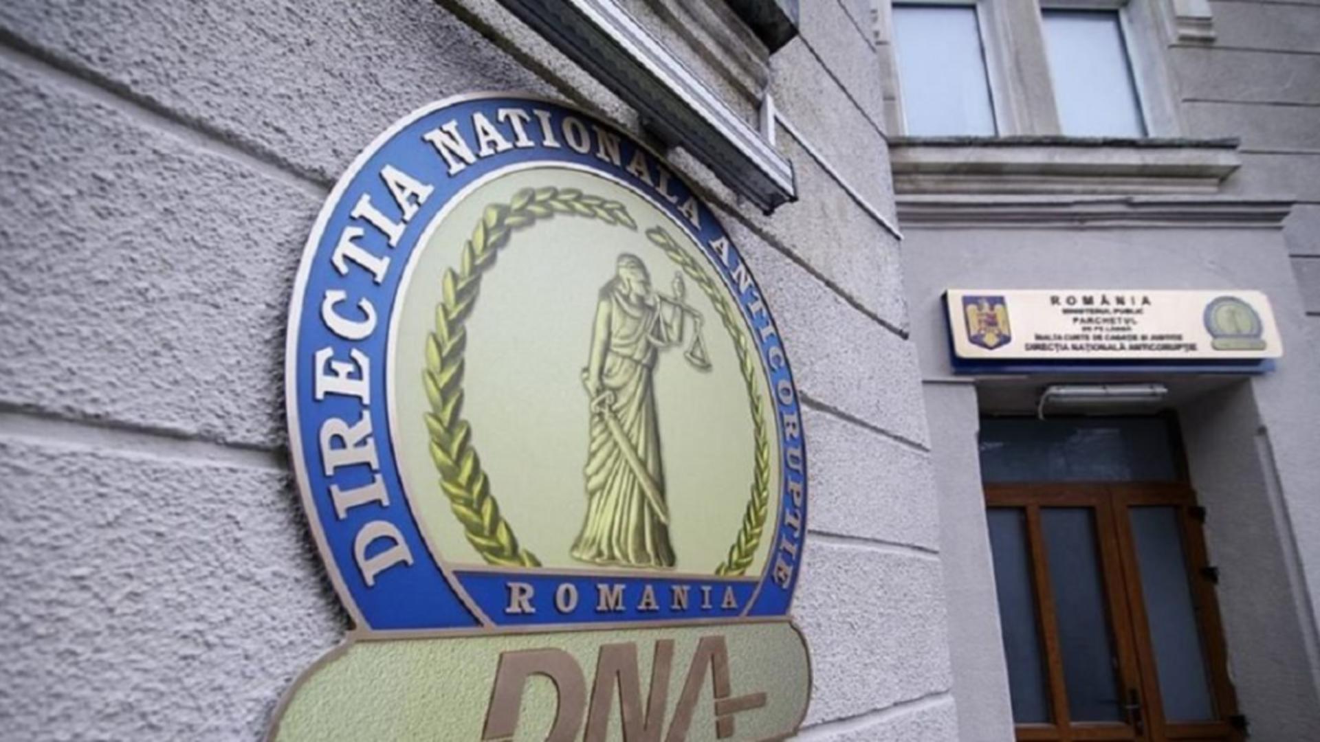 DNA a descins la Evidența Persoanelor Brașov. Directorul și un consilier, acuzați de că au atribuit contracte fără licitație