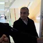 Tupeu incredibil al primarului castelan de la Sinaia. Edilul acuzat de luate de mită a venit cu bodyguarzi la tribunal – VIDEO