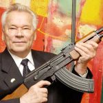 Mihail Kalașnikov, printre inventatorii care își regretă creațiile: „Aș fi preferat să fi inventat o mașină de tuns iarba”