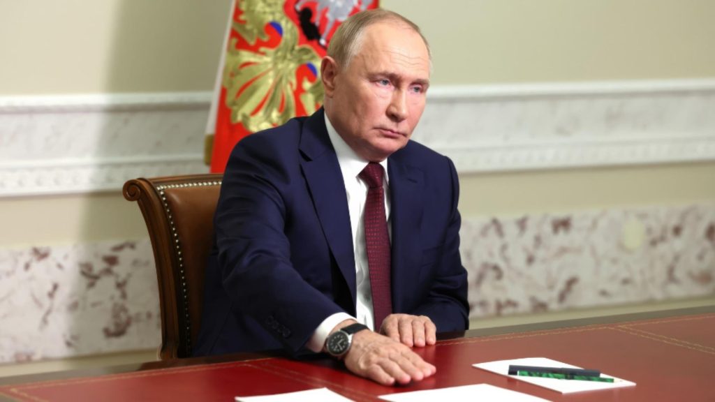 Noi legi promulgate de Putin împotriva celor care contestă politicile de la Kremlin
