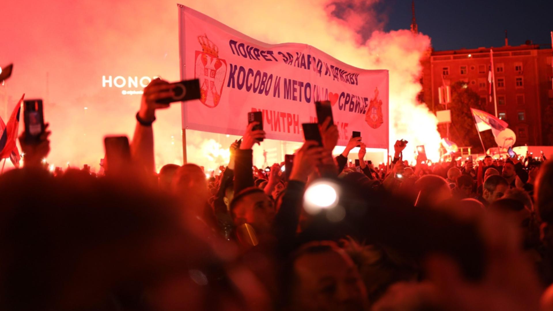 Proteste uriașe în Serbia: studenții au blocat radio-televizunea națională – VIDEO