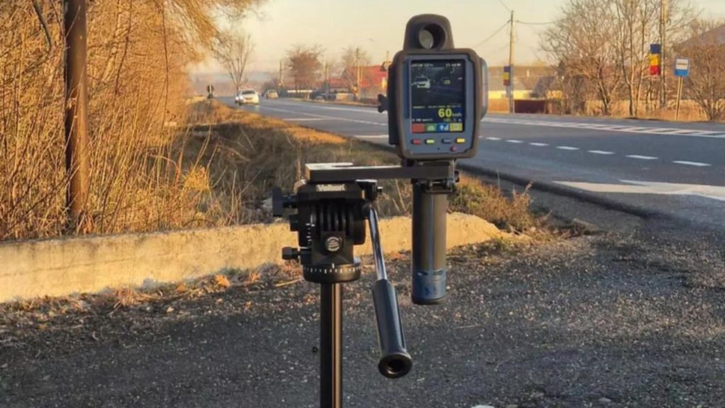 Un șofer grăbit nevoie mare. A fost prins de radar cu aproape 130 km/h într-o comună din Argeș