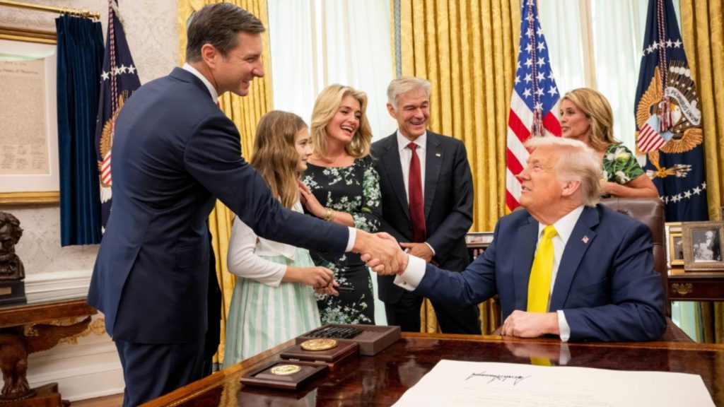 Incident la Casa Albă. O fetiță leșină în timpul declarațiilor lui Donald Trump