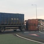 Camion cu deșeuri reciclabile, răsturnat pe Autostrada A7 Buzău-Focşani. Cum s-a întâmplat incidentul