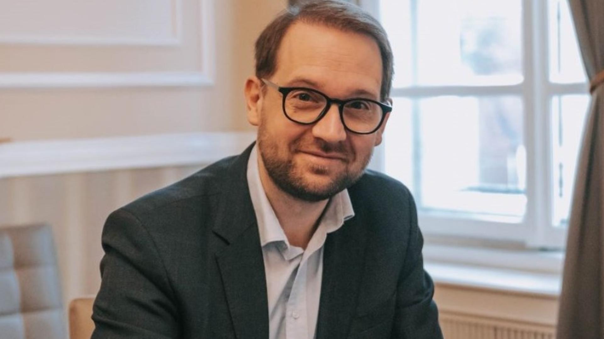 Culmea cetățeniei: Fritz, rezistul neamț se dă român cu mâncarea maghiarilor – VIDEO