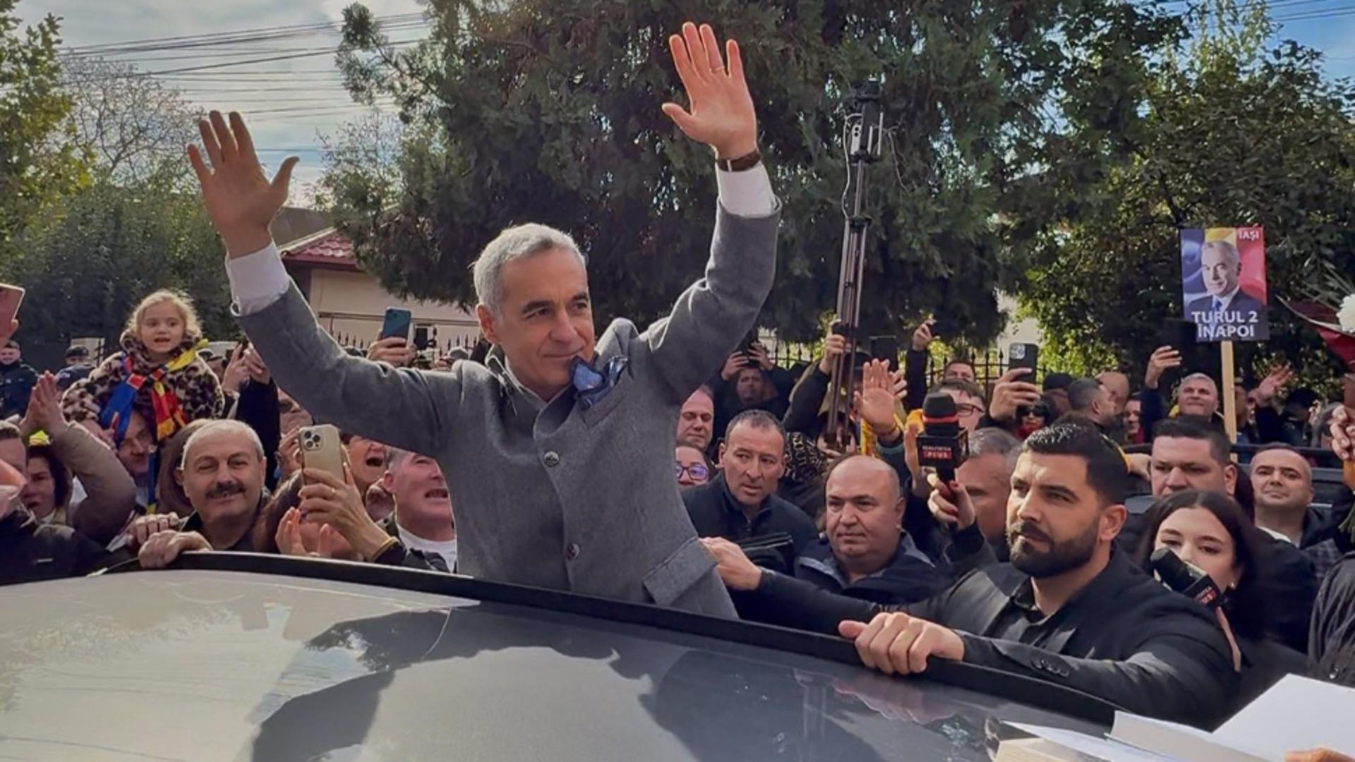 Călin Georgescu se prezintă la IPJ Buftea pentru semnarea controlului judiciar: mobilizare uriașă