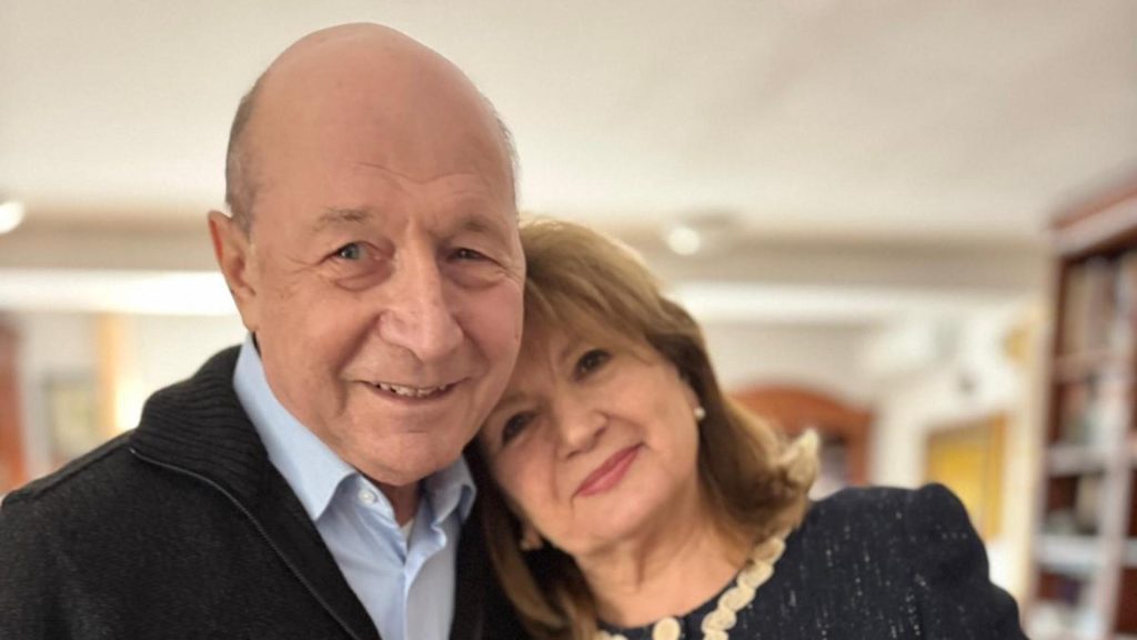 Traian Băsescu a sărbătorit nunta de aur: fostul președinte și soția sa, Maria, și-au reînoit jurămintele