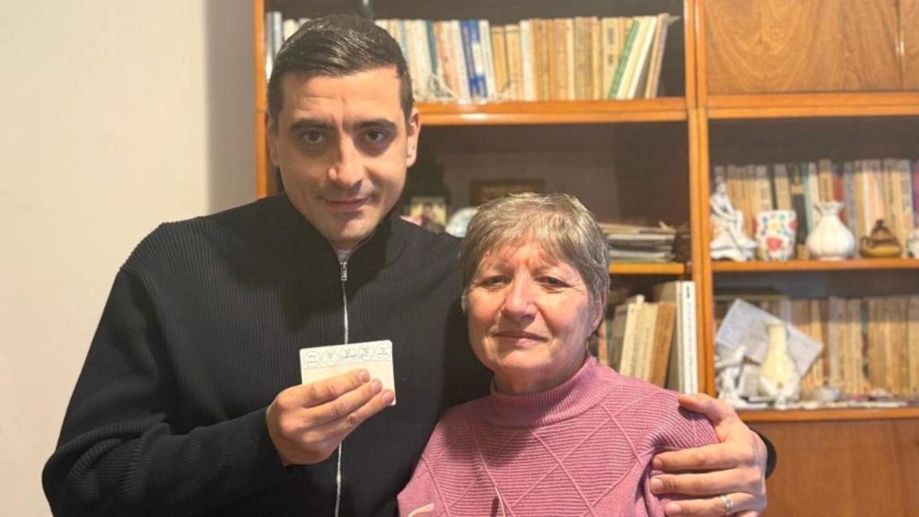 George Simion, mesaj emoționant în ziua alegerilor locale: „Mama m-a rugat să vă transmit – dacă nu ieșim azi la vot, nu avem de ce să ieșim la proteste apoi!”