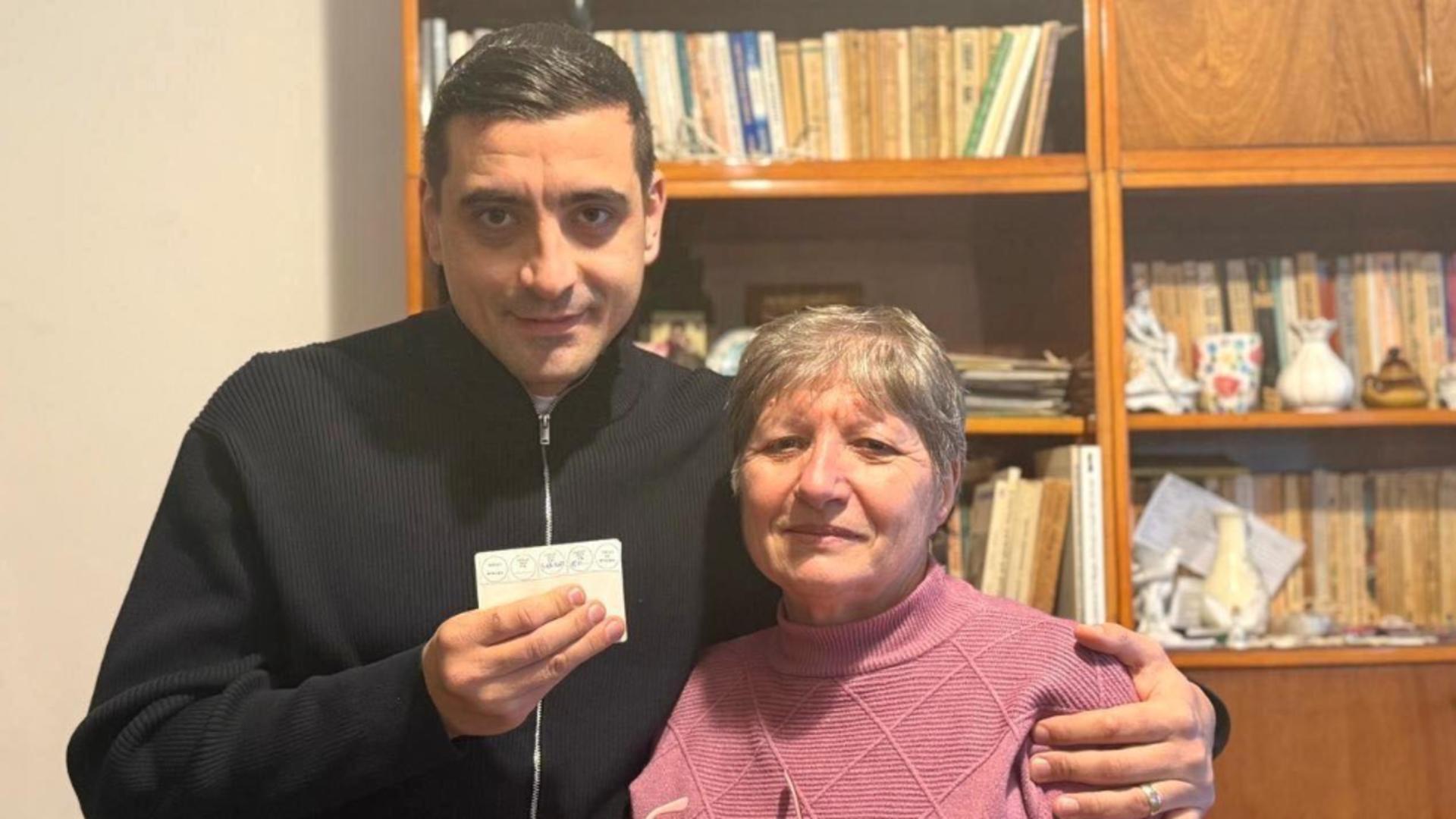 George Simion, mesaj emoționant în ziua alegerilor locale: „Mama m-a rugat să vă transmit – dacă nu ieșim azi la vot, nu avem de ce să ieșim la proteste apoi!”