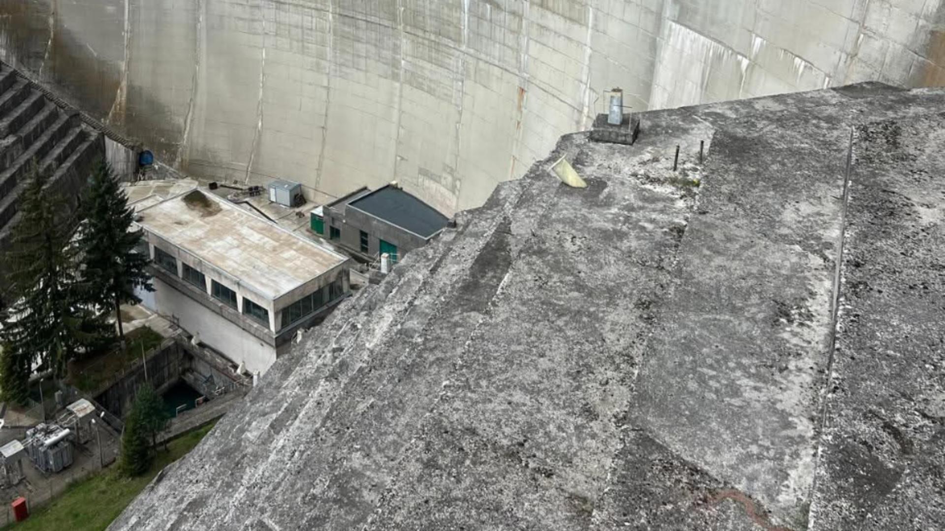 Hidroelectrica repornește agregatele de la barajul Paltinu. Localnicii din anumite zone ar putea avea probleme cu debitul