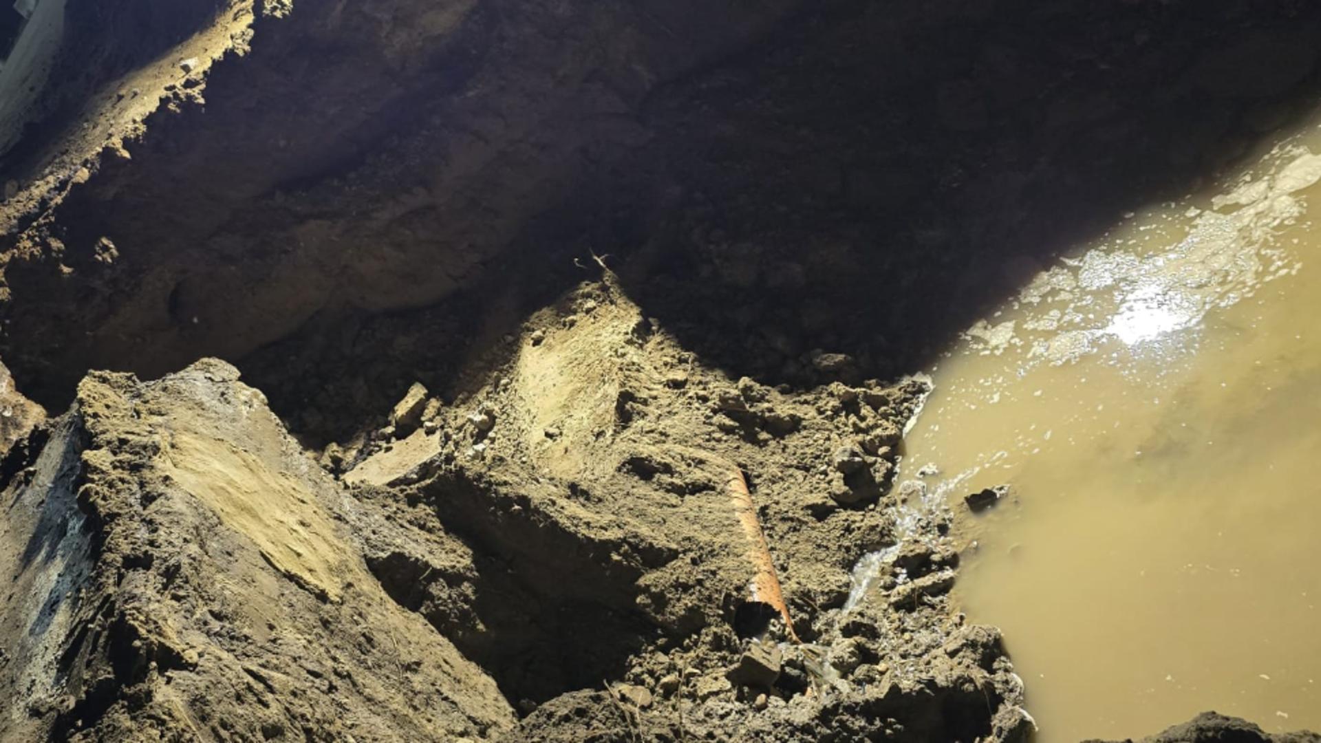 Intervenție de urgență în Galați: echipele au rupt un drum pentru a salva o comună de inundații – FOTO