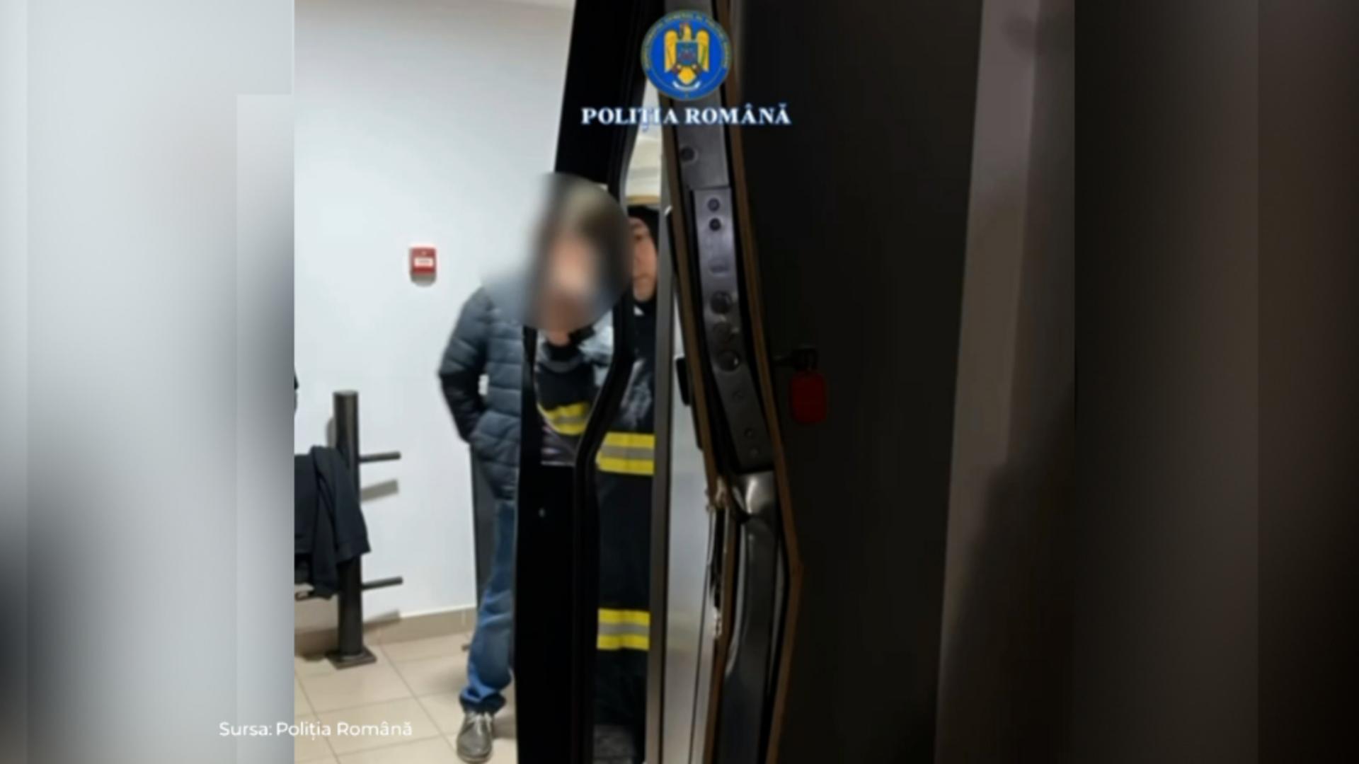 Operațiune complexă de salvare în Capitală: o femeie a fost scoasă din locuință după o intervenție în rapel