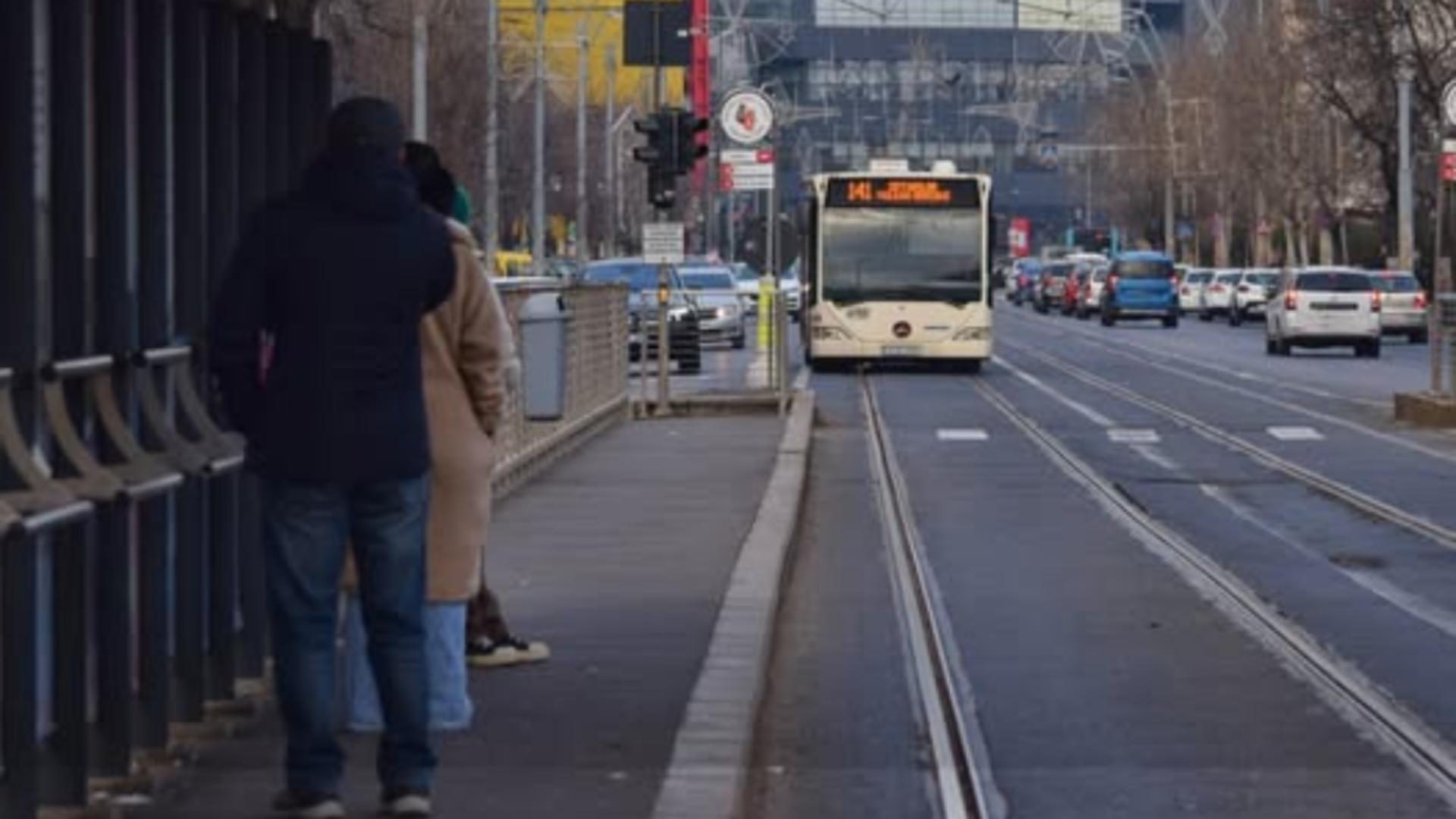 Măsură radicală anunțată de STB, pe fondul prognozei de ninsori în București. Cum vor circula autobuzele?