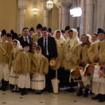 Nicușor Dan i-a primit pe colidători la Palatul Cotroceni. Șeful statului nu a renunțat la carnețel nici când i-a aplaudat pe oaspeți – VIDEO