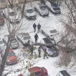 Copac doborât de vântul puternic în Capitală. Avertisment din partea autorităților – FOTO