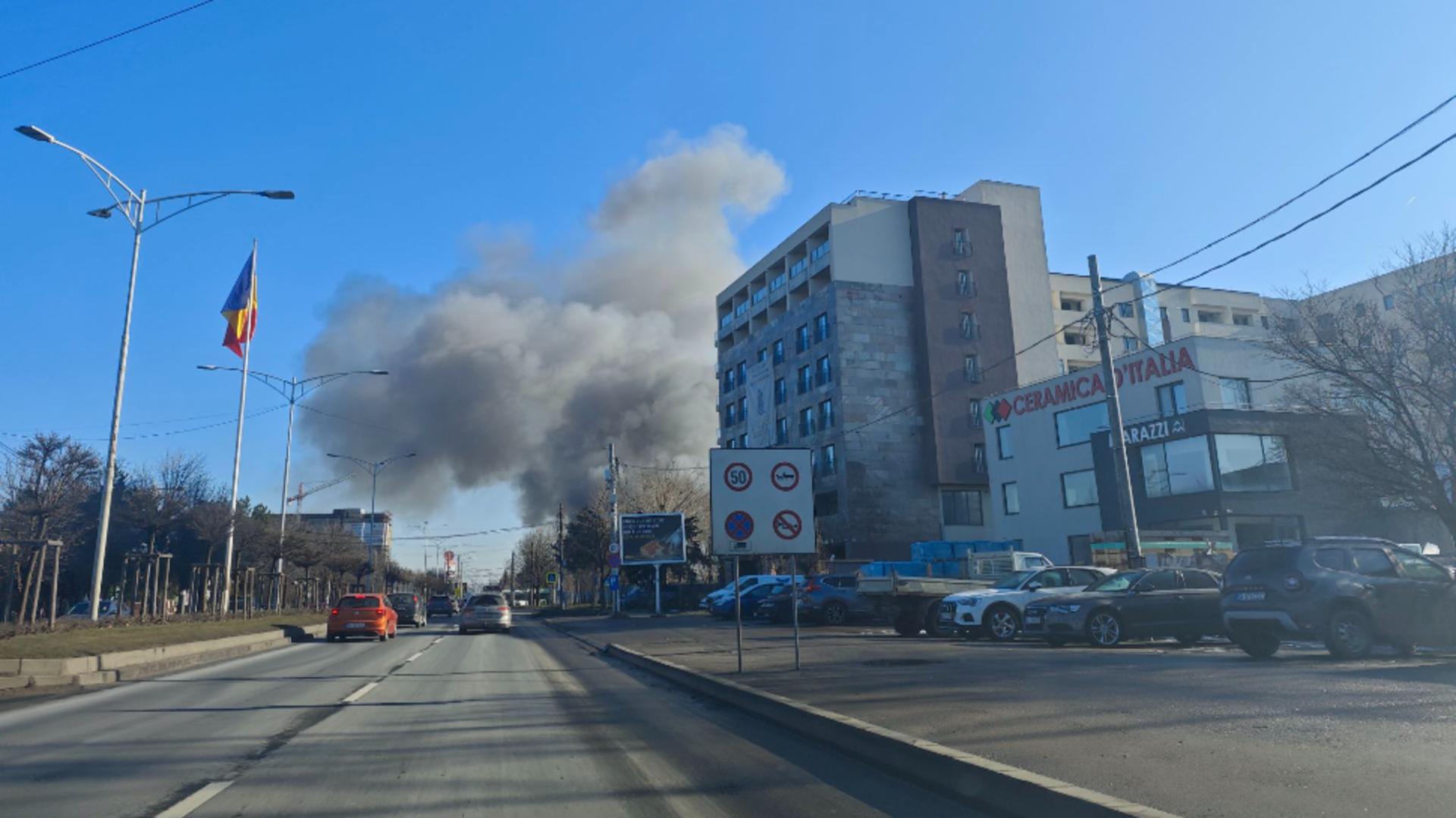 Incendiu la intrarea în București, pe A1: un depozit cuprins de flăcări. 16 mașini de pompieri intervin la fața locului – A fost emis mesaj RO Alert