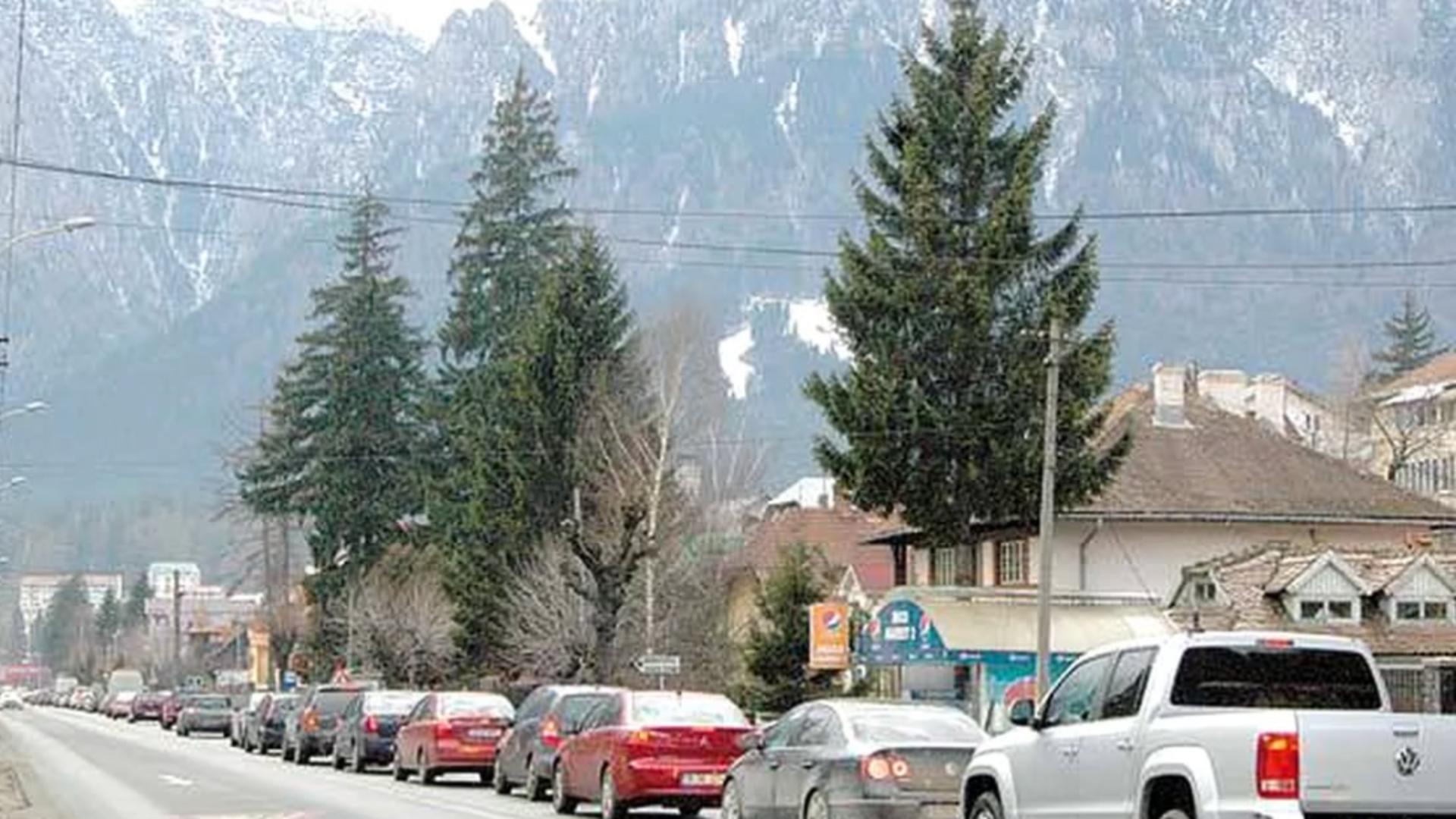 Trafic infernal pe Valea Prahovei. DN1 este aproape blocat, coloane kilometrice și rute alternative recomandate