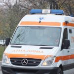 Scenă șocantă în București. Un șofer care s-a izbit cu mașina de un copac a accelerat și a lovit ambulanța sosită să-i acorde ajutor – VIDEO
