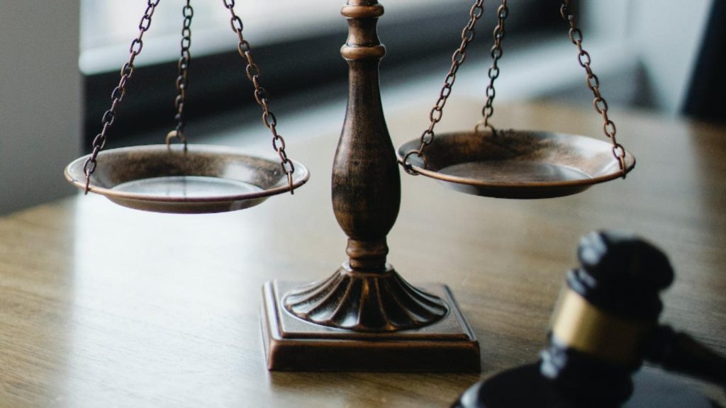 Reformele lui Bolojan, la mâna lui Savonea. Legea pensiilor speciale ar putea ajunge, din nou, pe masa CCR