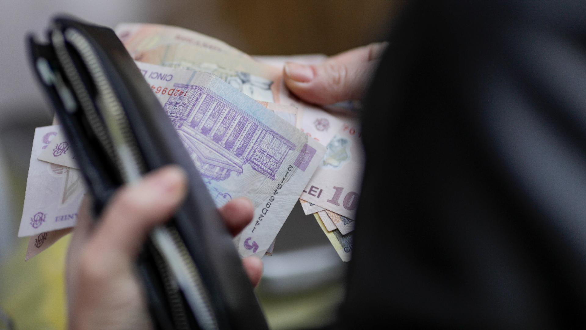 Ucraina mărește veniturile în 2026, în timp ce România menține înghețate salariile și pensiile