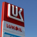 Lukoil negociază o tranzacție fără bani cu o bancă din SUA – acordul ar putea necesita aprobarea lui Vladimir Putin